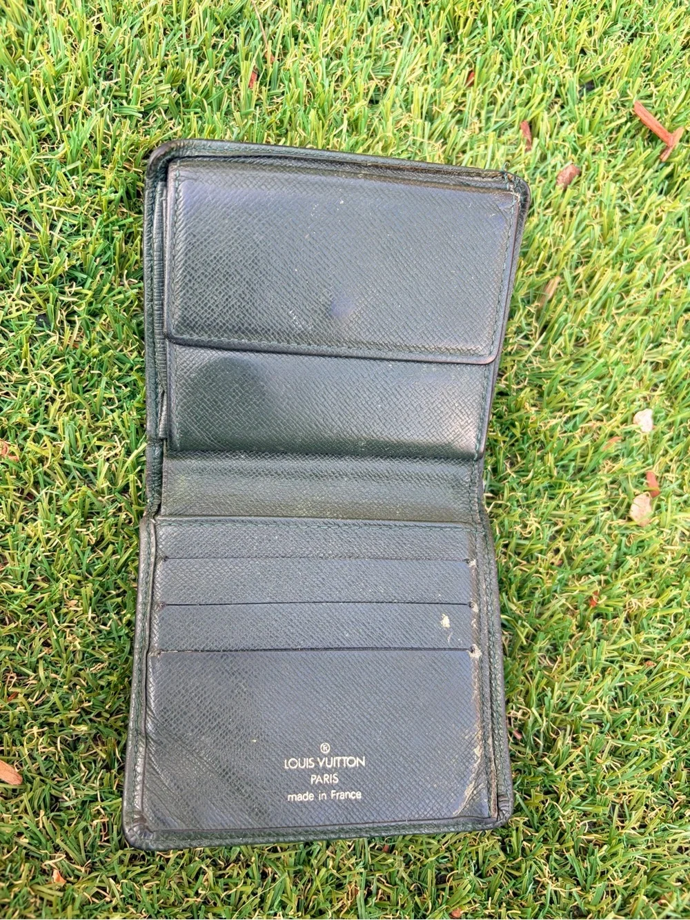 Louis Vuitton Men’s Taiga Leather Wallet Billfold France 2001 Datecode